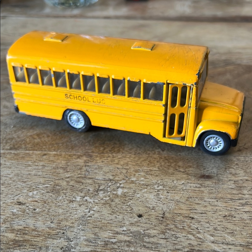Kinsfun Kinsmart Yellow School Bus Toy